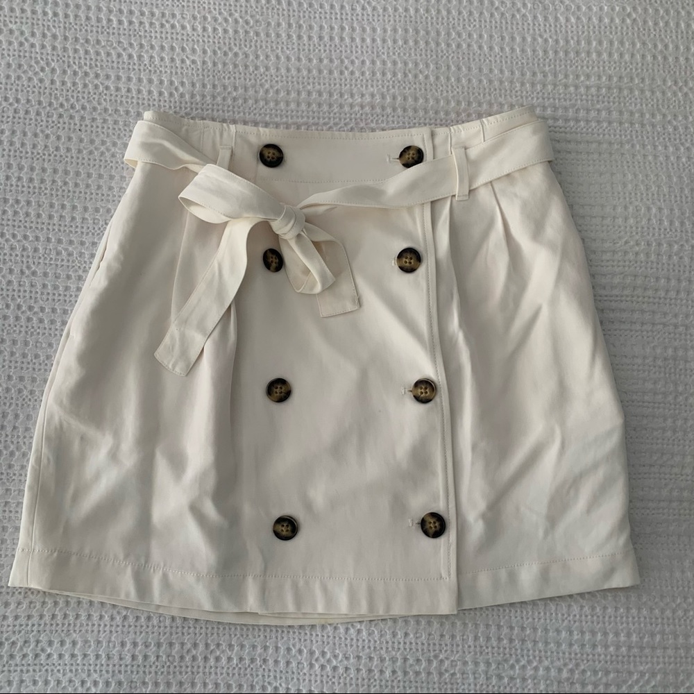 Banana Republic White Button Front Tie Skirt